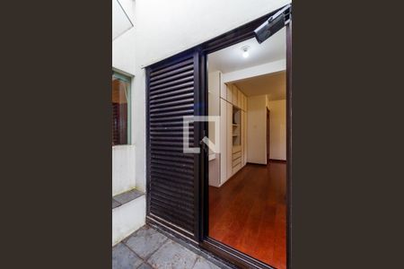 Casa à venda com 500m², 4 quartos e 5 vagas Casa à venda com 500m², 4 quartos e 5 vagasQuarto 4