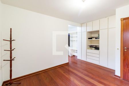 Casa à venda com 500m², 4 quartos e 5 vagas Casa à venda com 500m², 4 quartos e 5 vagasQuarto 4