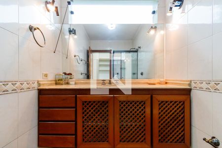 Casa à venda com 500m², 4 quartos e 5 vagas Casa à venda com 500m², 4 quartos e 5 vagasBanheiro do Quarto 4