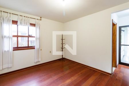 Casa à venda com 500m², 4 quartos e 5 vagas Casa à venda com 500m², 4 quartos e 5 vagasQuarto 4