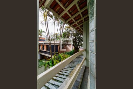 Casa à venda com 500m², 4 quartos e 5 vagas Casa à venda com 500m², 4 quartos e 5 vagasVaranda