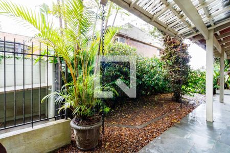 Casa à venda com 500m², 4 quartos e 5 vagas Casa à venda com 500m², 4 quartos e 5 vagasÁrea comum