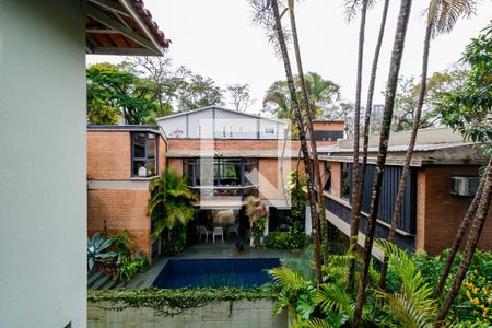 Casa à venda com 500m², 4 quartos e 5 vagas Casa à venda com 500m², 4 quartos e 5 vagasVaranda