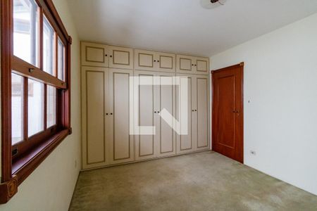 Casa à venda com 500m², 4 quartos e 5 vagas Casa à venda com 500m², 4 quartos e 5 vagasQuarto 2