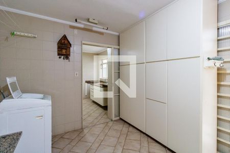 Casa à venda com 500m², 4 quartos e 5 vagas Casa à venda com 500m², 4 quartos e 5 vagasÁrea de Serviço