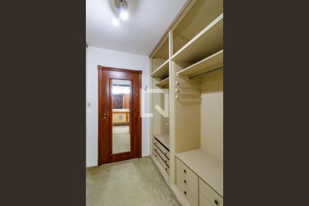 Casa à venda com 500m², 4 quartos e 5 vagas Casa à venda com 500m², 4 quartos e 5 vagasCloset