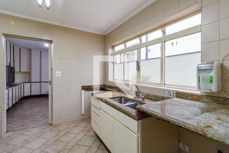 Casa à venda com 500m², 4 quartos e 5 vagas Casa à venda com 500m², 4 quartos e 5 vagasCozinha