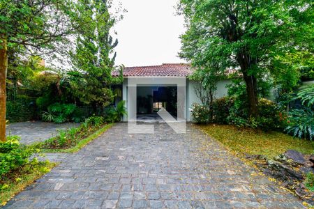 Casa à venda com 500m², 4 quartos e 5 vagas Casa à venda com 500m², 4 quartos e 5 vagasÁrea Externa