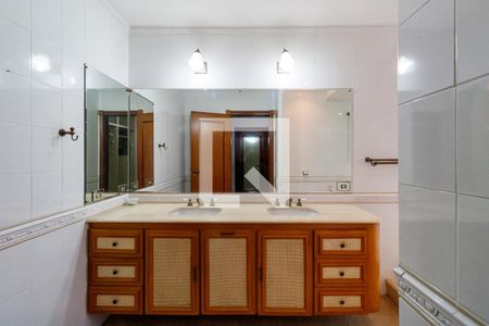 Casa à venda com 500m², 4 quartos e 5 vagas Casa à venda com 500m², 4 quartos e 5 vagasBanheiro