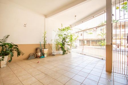 Casa à venda com 280m², 5 quartos e 2 vagas Casa à venda com 280m², 5 quartos e 2 vagasGaragem