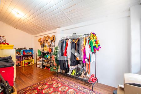 Casa à venda com 280m², 5 quartos e 2 vagas Casa à venda com 280m², 5 quartos e 2 vagasCloset do Quarto 4