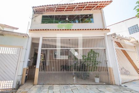 Casa à venda com 280m², 5 quartos e 2 vagas Casa à venda com 280m², 5 quartos e 2 vagasFachada