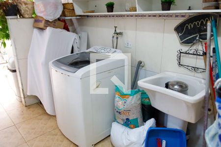 Casa à venda com 280m², 5 quartos e 2 vagas Casa à venda com 280m², 5 quartos e 2 vagasLavanderia