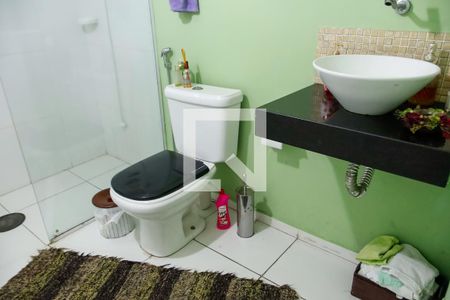 Casa à venda com 280m², 5 quartos e 2 vagas Casa à venda com 280m², 5 quartos e 2 vagasBanheiro 2