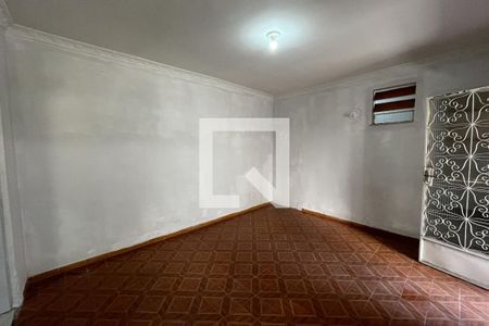 Sala de casa para alugar com 1 quarto, 135m² em Brás de Pina, Rio de Janeiro