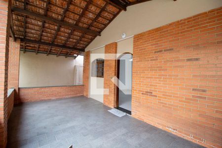 Casa para alugar com 180m², 3 quartos e 4 vagas Casa para alugar com 180m², 3 quartos e 4 vagasÁrea