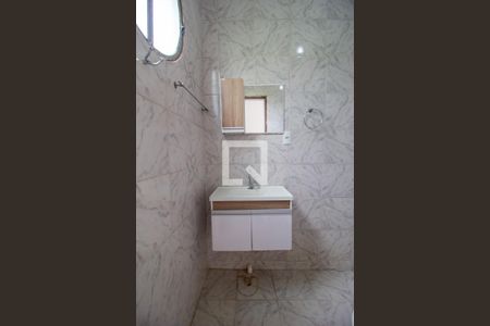 Casa para alugar com 180m², 3 quartos e 4 vagas Casa para alugar com 180m², 3 quartos e 4 vagasBanheiro Sobrado