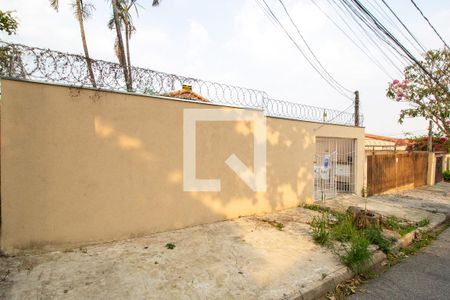 Casa para alugar com 180m², 3 quartos e 4 vagas Casa para alugar com 180m², 3 quartos e 4 vagasFachada