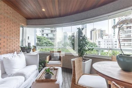 Apartamento à venda com 4 quartos, 243m² em Vila Uberabinha, São Paulo