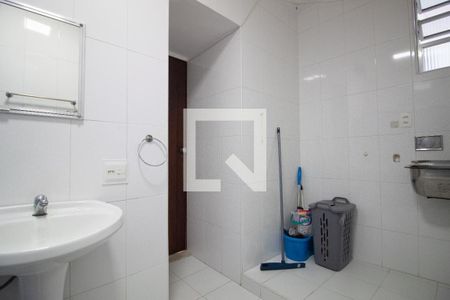 Banheiro/Área de serviço da Suíte de apartamento à venda com 1 quarto, 60m² em Copacabana, Rio de Janeiro