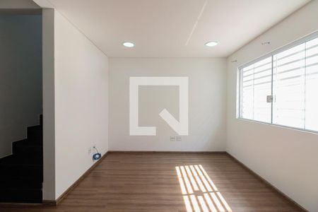 Sala  de casa de condomínio à venda com 2 quartos, 102m² em Chácara Seis de Outubro, São Paulo