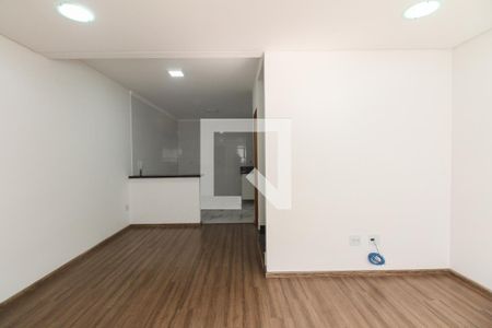 Sala  de casa de condomínio para alugar com 2 quartos, 102m² em Chácara Seis de Outubro, São Paulo