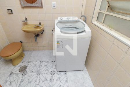 Apartamento à venda com 96m², 2 quartos e 1 vaga Apartamento à venda com 96m², 2 quartos e 1 vagaBanheiro de Serviço