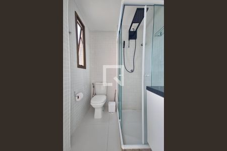 Banheiro de kitnet/studio para alugar com 1 quarto, 25m² em Costa Azul, Salvador