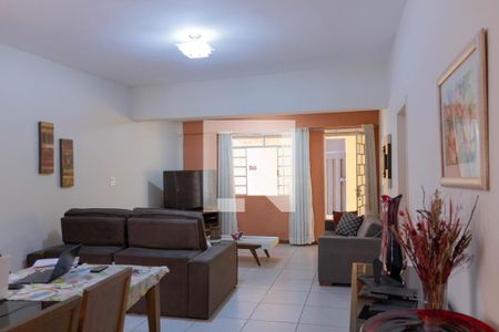 Sala de casa para alugar com 4 quartos, 333m² em Palmeiras, Belo Horizonte