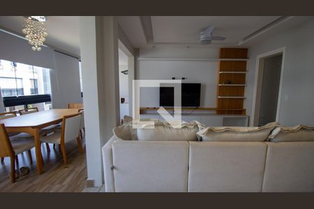 Sala de casa de condomínio para alugar com 4 quartos, 236m² em Recreio dos Bandeirantes, Rio de Janeiro