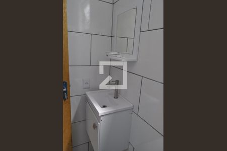 Banheiro de kitnet/studio para alugar com 1 quarto, 23m² em Maria da Graça, Rio de Janeiro