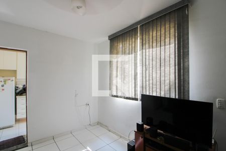 Sala de apartamento à venda com 2 quartos, 45m² em Piratininga, Belo Horizonte