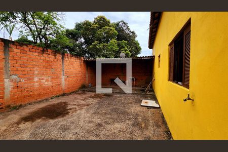 Quintal de casa à venda com 3 quartos, 2360m² em Ivoturucaia, Jundiaí