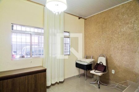 Sala de casa à venda com 4 quartos, 220m² em Jardim Peri, São Paulo