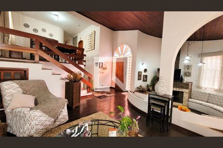 Sala de casa para alugar com 4 quartos, 235m² em Vila Brandina, Campinas