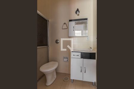 Banheiro de apartamento à venda com 1 quarto, 50m² em Vila Ipiranga, Porto Alegre