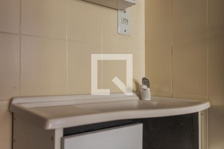 Banheiro de apartamento à venda com 1 quarto, 50m² em Vila Ipiranga, Porto Alegre