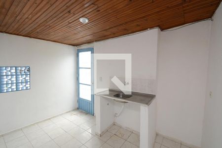 Cozinha de casa para alugar com 1 quarto, 25m² em Terceira Divisão de Interlagos, São Paulo