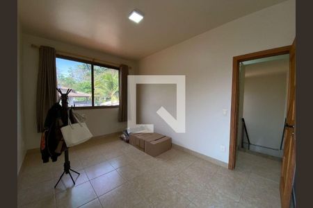 Casa à venda com 3 quartos, 200m² em Maria Paula, Niterói