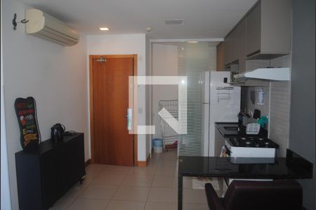 Sala de apartamento para alugar com 1 quarto, 55m² em Caminho das Árvores, Salvador