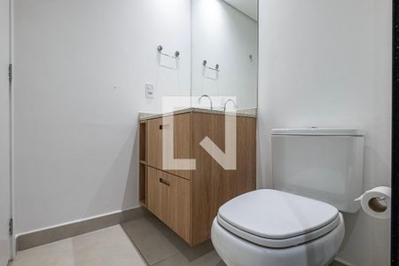 Banheiro de kitnet/studio para alugar com 1 quarto, 27m² em Pinheiros, São Paulo