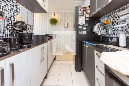 Cozinha de apartamento à venda com 3 quartos, 68m² em Humaitá, Porto Alegre