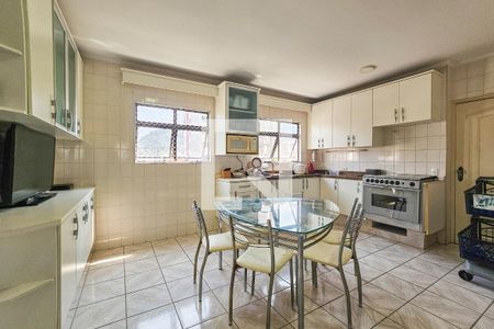 Apartamento para alugar com 210m², 4 quartos e 2 vagas Apartamento para alugar com 210m², 4 quartos e 2 vagasCozinha