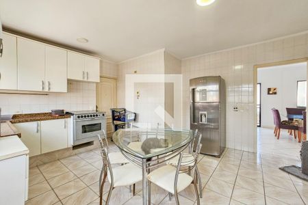 Apartamento para alugar com 210m², 4 quartos e 2 vagas Apartamento para alugar com 210m², 4 quartos e 2 vagasCozinha