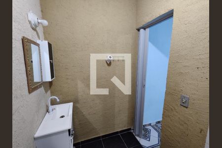 Banheiro de casa para alugar com 1 quarto, 40m² em Vila Romanopolis, Ferraz de Vasconcelos