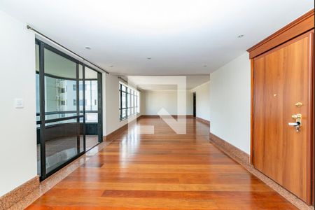 Apartamento à venda com 253m², 4 quartos e 4 vagasSala