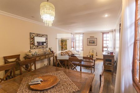 Sala 1 de casa à venda com 4 quartos, 342m² em Santa Efigênia, Belo Horizonte