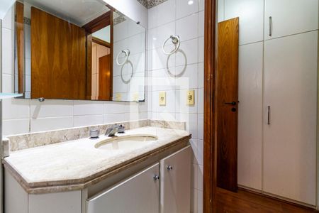 Banheiro de apartamento à venda com 1 quarto, 46m² em Jardins, São Paulo