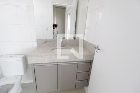 Banheiro do Quarto 1 de apartamento para alugar com 3 quartos, 138m² em Tubalina, Uberlândia