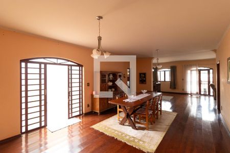 Salas de casa para alugar com 4 quartos, 280m² em Vila Brandina, Campinas